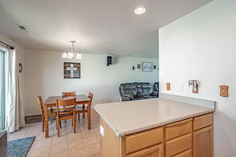 Kitchen - 653 Andrea Way, Eagle Point, OR 97524 photo 3 of 3