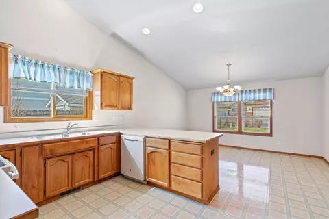 Kitchen - 530 Westminster Dr, Eagle Point, OR 97524 photo 6 of 6