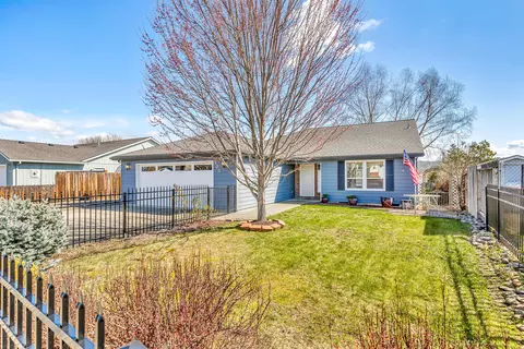 Exterior - 530 Westminster Dr, Eagle Point, OR 97524 photo 2 of 11