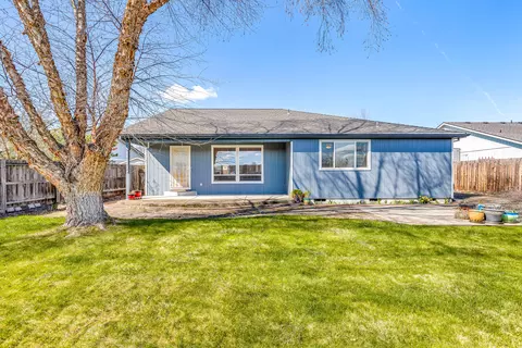 Exterior - 530 Westminster Dr, Eagle Point, OR 97524 photo 5 of 11