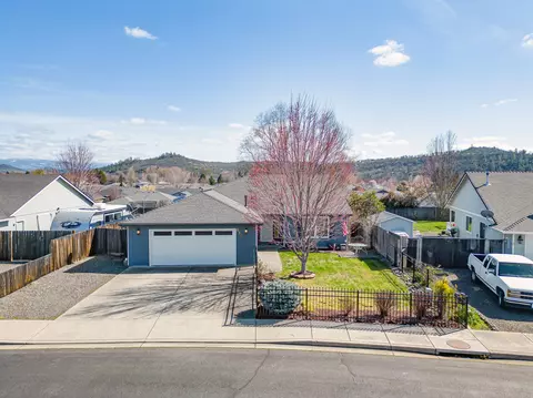 View/Area - 530 Westminster Dr, Eagle Point, OR 97524 photo 1 of 12