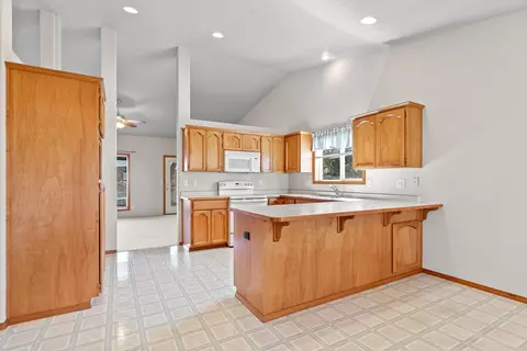 Kitchen - 530 Westminster Dr, Eagle Point, OR 97524 photo 1 of 6