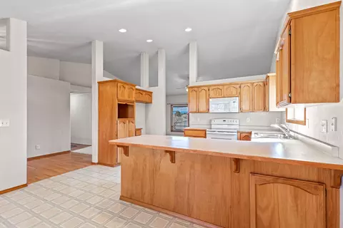 Kitchen - 530 Westminster Dr, Eagle Point, OR 97524 photo 2 of 6