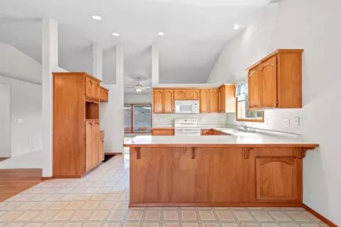 Kitchen - 530 Westminster Dr, Eagle Point, OR 97524 photo 3 of 6