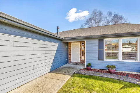 Exterior - 530 Westminster Dr, Eagle Point, OR 97524 photo 3 of 11