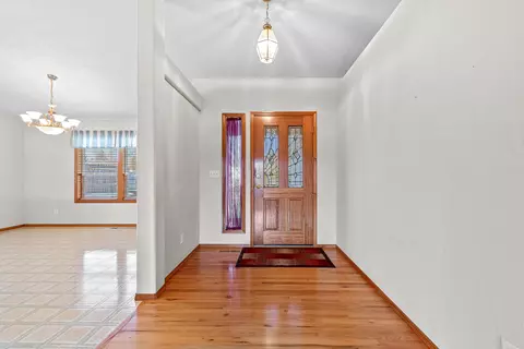 Entry Way - 530 Westminster Dr, Eagle Point, OR 97524 photo 1 of 1