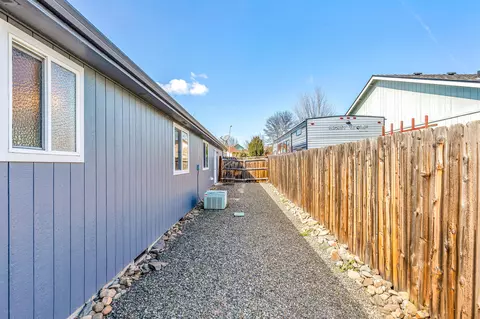Exterior - 530 Westminster Dr, Eagle Point, OR 97524 photo 11 of 11