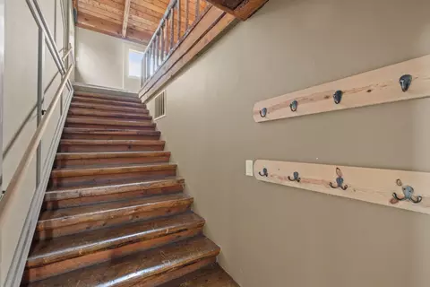 Entry Way - 63381 Freedom Pl, Bend, OR 97701 photo 4 of 4