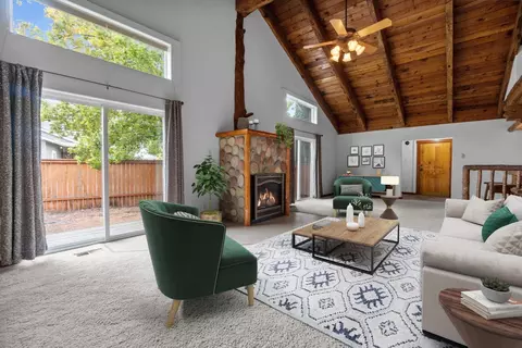 Living - 63381 Freedom Pl, Bend, OR 97701 photo 2 of 4