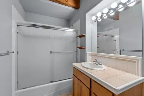 Bath - 63381 Freedom Pl, Bend, OR 97701 photo 2 of 4