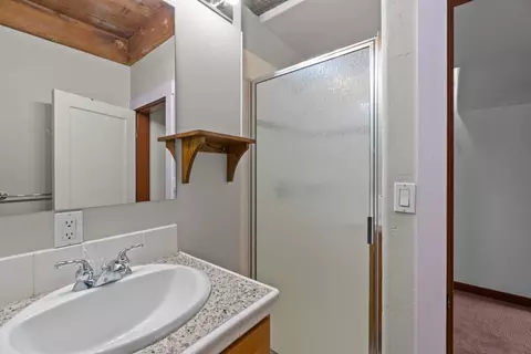 Bath - 63381 Freedom Pl, Bend, OR 97701 photo 1 of 4