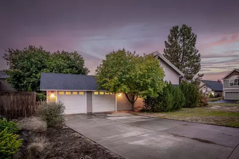 Exterior - 63381 Freedom Pl, Bend, OR 97701 photo 2 of 9
