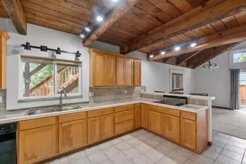 Kitchen - 63381 Freedom Pl, Bend, OR 97701 photo 2 of 3