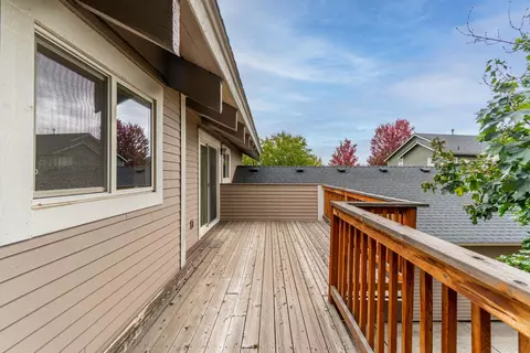 Exterior - 63381 Freedom Pl, Bend, OR 97701 photo 5 of 9