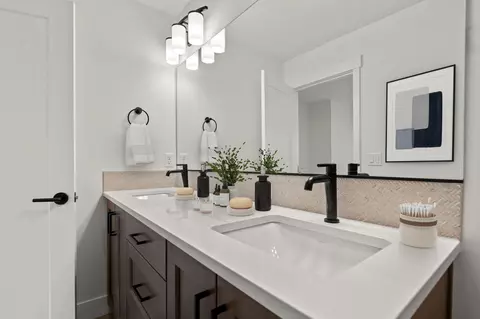 Bath - 3833 Eagle Rd, Bend, OR 97701 photo 1 of 1