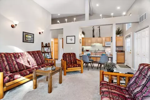 56856 Enterprise Dr # K3, Sunriver, OR 97707