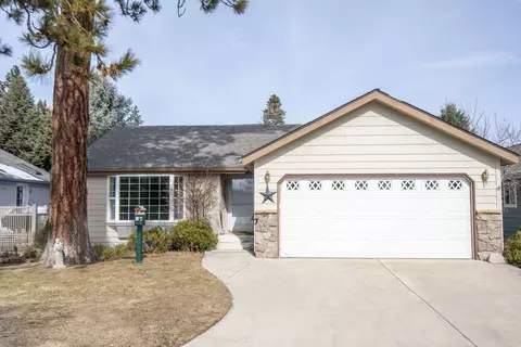 1056 W Collier Glacier Dr, Sisters, OR 97759