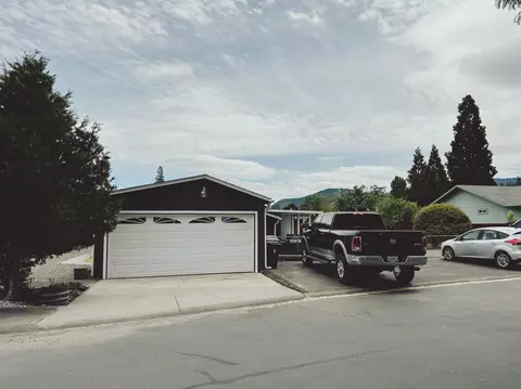 1437 SW Bridge St, Grants Pass, OR 97526