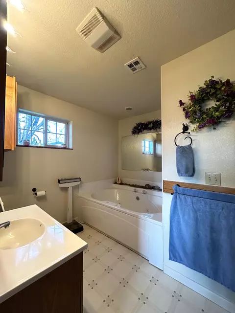 Bath - 620 Dick George Rd, Cave Junction, OR 97523 photo 5 of 7