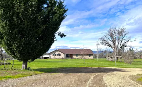 620 Dick George Rd, Cave Junction, OR 97523