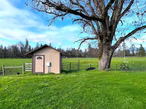 Exterior - 620 Dick George Rd, Cave Junction, OR 97523 photo 32 of 71