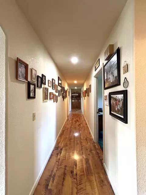 Entry Way - 620 Dick George Rd, Cave Junction, OR 97523 photo 3 of 8