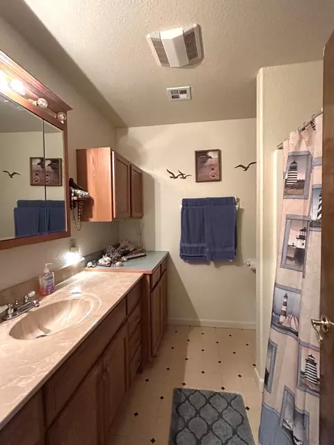 Bath - 620 Dick George Rd, Cave Junction, OR 97523 photo 1 of 7