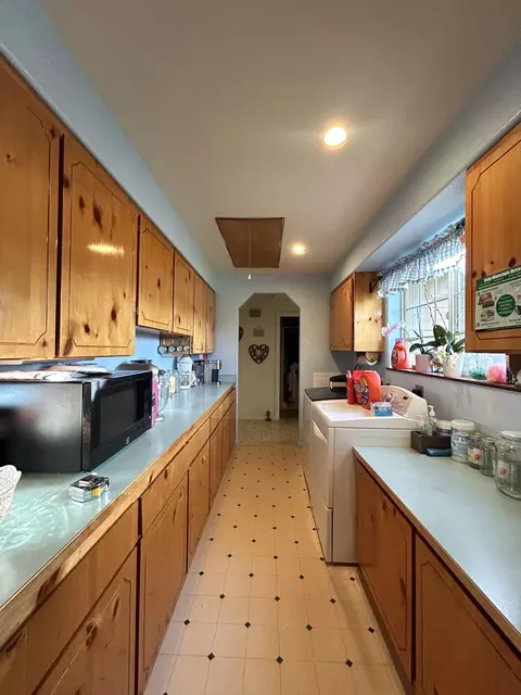 Kitchen - 620 Dick George Rd, Cave Junction, OR 97523 photo 3 of 3
