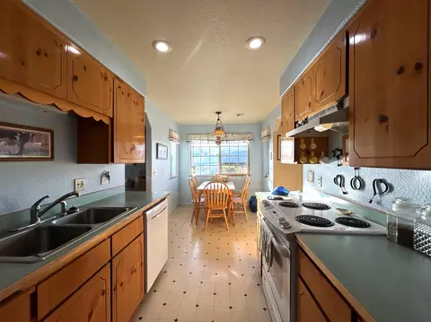 Kitchen - 620 Dick George Rd, Cave Junction, OR 97523 photo 2 of 3