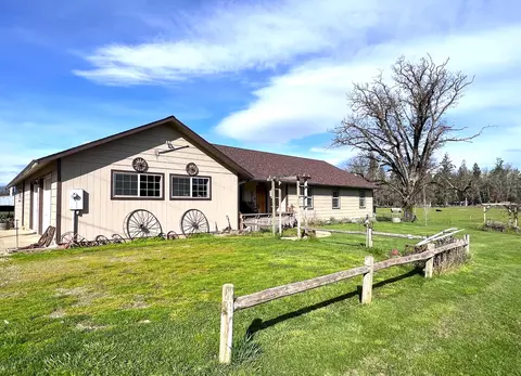 Exterior - 620 Dick George Rd, Cave Junction, OR 97523 photo 2 of 71