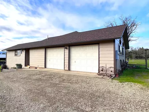 Exterior - 620 Dick George Rd, Cave Junction, OR 97523 photo 38 of 71