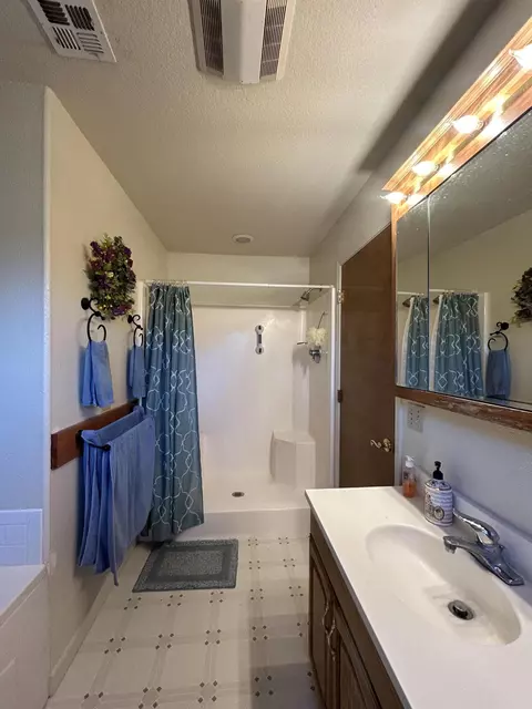 Bath - 620 Dick George Rd, Cave Junction, OR 97523 photo 4 of 7