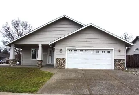 984 SW Princeton Pl, Grants Pass, OR 97527