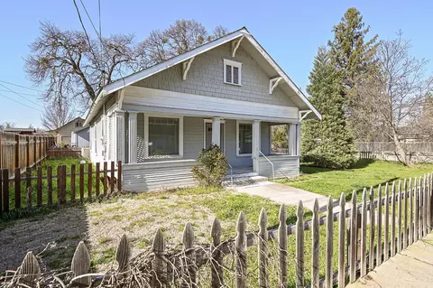 Exterior - 602 4th St, Phoenix, OR 97535 photo 2 of 7