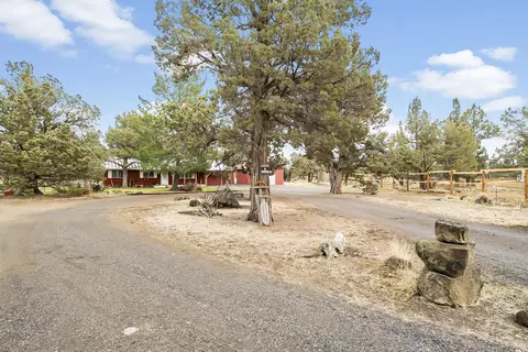 View/Area - 22988 Yucca Ct, Bend, OR 97701 photo 3 of 4