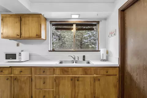Kitchen - 22988 Yucca Ct, Bend, OR 97701 photo 3 of 4