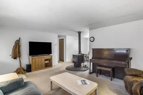 Living - 22988 Yucca Ct, Bend, OR 97701 photo 3 of 4