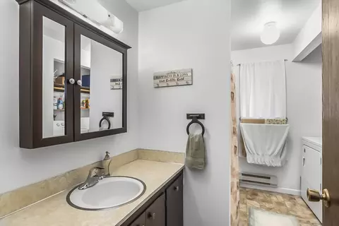 Bath - 22988 Yucca Ct, Bend, OR 97701 photo 1 of 1
