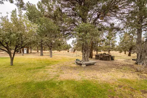 Exterior - 22988 Yucca Ct, Bend, OR 97701 photo 13 of 17