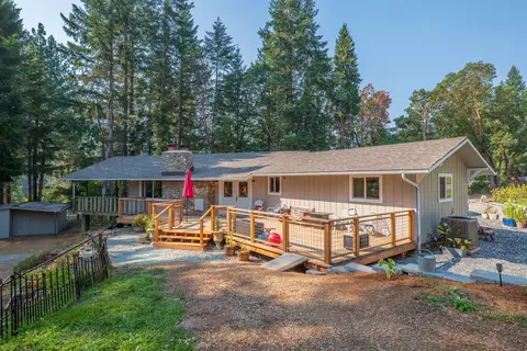 136 Mccullough Creek Rd, Glendale, OR 97442
