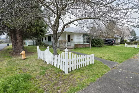224 Portland Ave, Medford, OR 97504