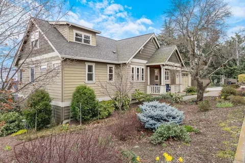 688 Walnut St, Ashland, OR 97520