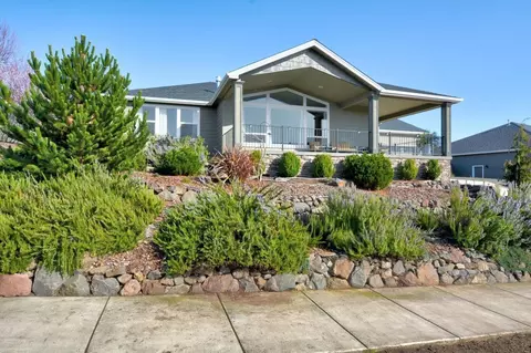 230 Cambridge Ter, Eagle Point, OR 97524