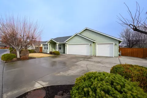 2163 NW Poplar Pl, Redmond, OR 97756