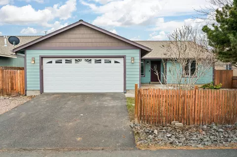 641 SE Sugar Pine Way, Madras, OR 97741