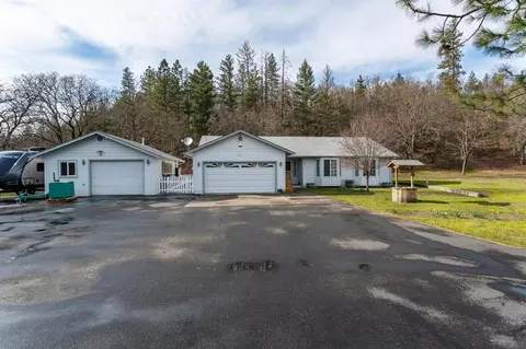 420 Barker Dr, Merlin, OR 97532