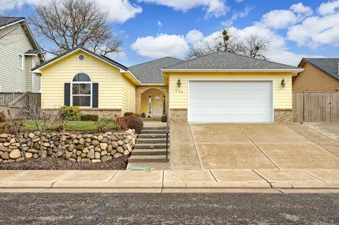 500 Ridgeway Ave, Central Point, OR 97502