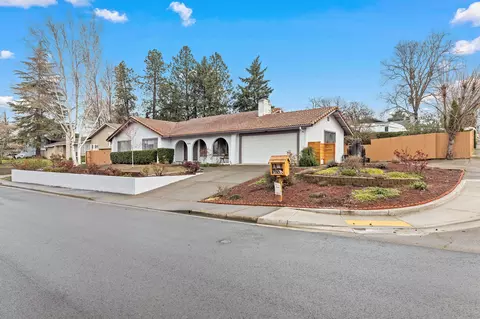 2620 Tahitian Ave, Medford, OR 97504