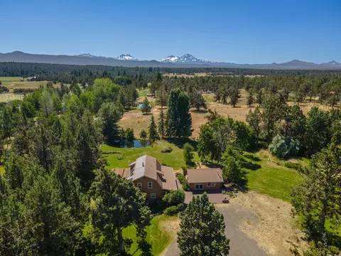 18460 Couch Market Rd, Bend, OR 97703