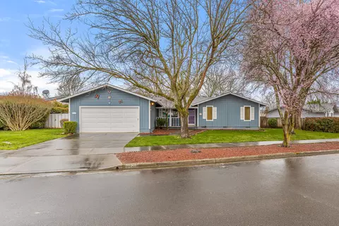 2222 Temple Dr, Medford, OR 97504